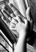 Tendre &eacute;treinte entre p&egrave;re et enfant